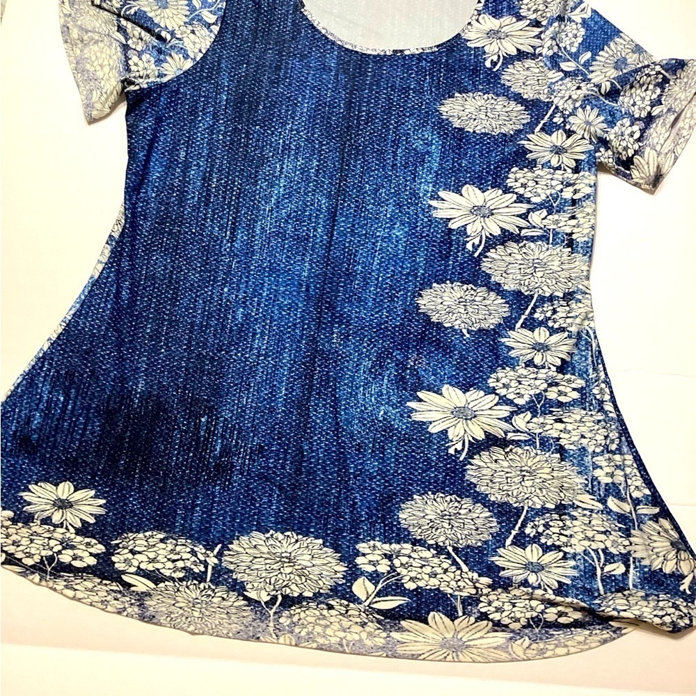 Lily By Firmiana  Floral Size 1XL Blouse